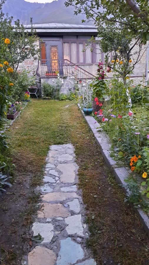 Gio-Nika Hotel Kazbegi Ngoại thất bức ảnh
